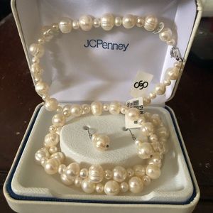 Sterling silver pearl set